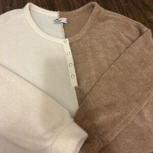 Hollister Cream and Brown Knit Sweater